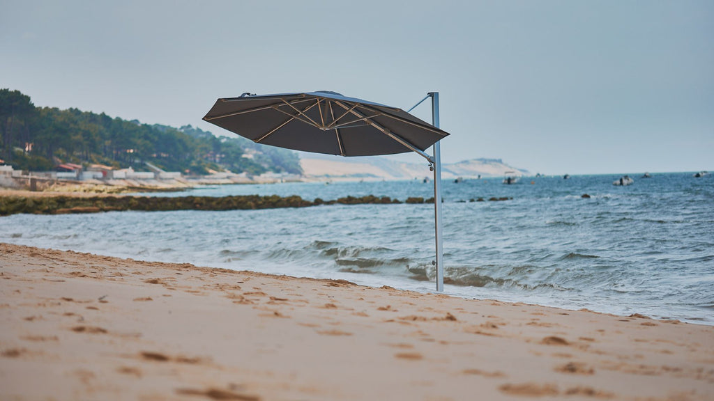 Un parasol sur la plage 